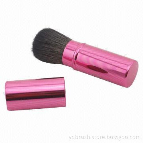 Retractable kabuki brush with goat bristles